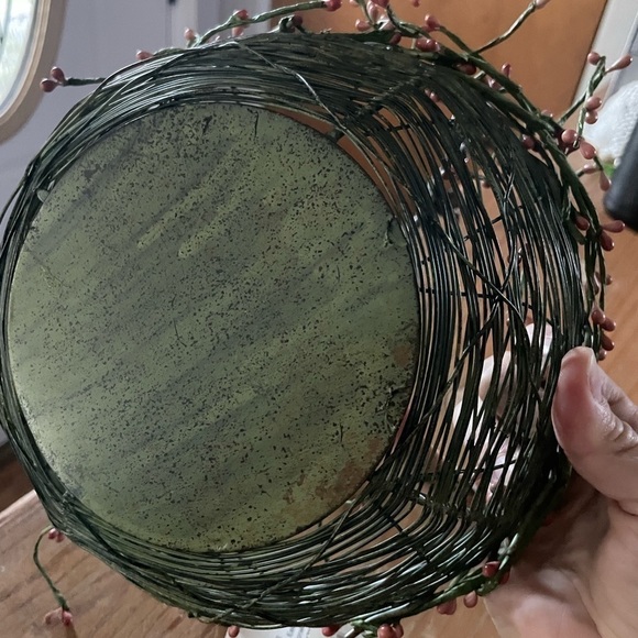 NWT Wire Berry Basket with Butterflies - Picture 6 of 6